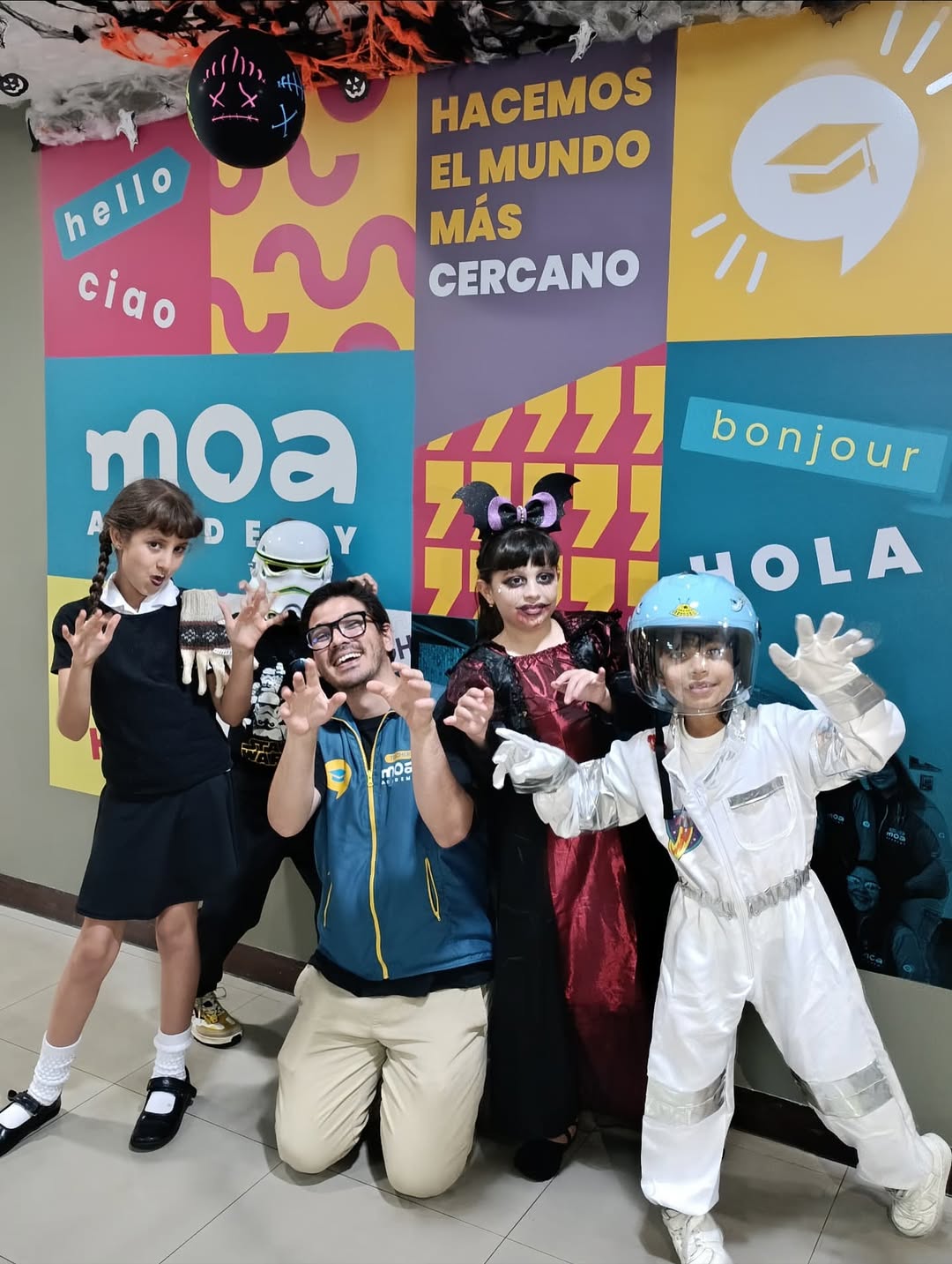 Cierre de actividad de MOA Academy con estudiantes.